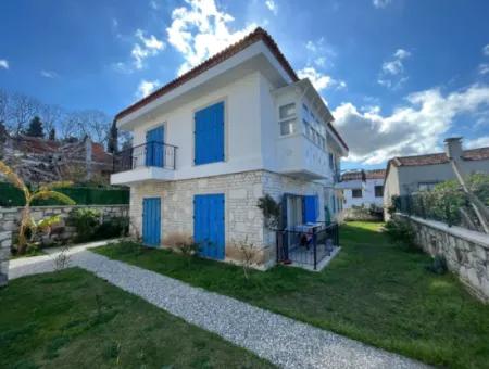 Çeşme Merkezde Sezonluk Kiralık 1+1 Lüx Eşyalı Daire