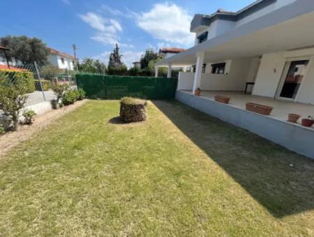 Çeşme Boyalıkta Denize Yürüme Mesafesinde Sezonluk Kiralık Villa