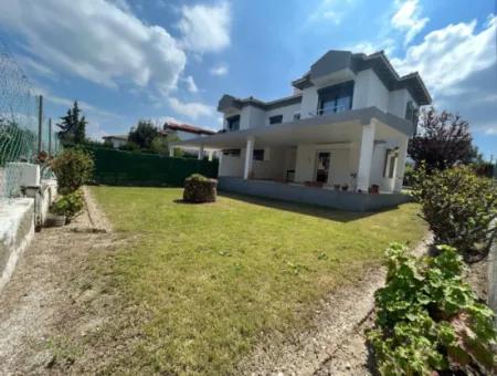 Çeşme Boyalıkta Denize Yürüme Mesafesinde Sezonluk Kiralık Villa