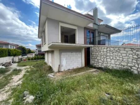 Çeşme Şifne'de Denize 200 M. Mesafede 3+1 Satılık Natamam Villa