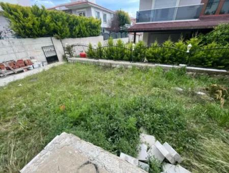 Çeşme Şifne'de Denize 200 M. Mesafede 3+1 Satılık Natamam Villa