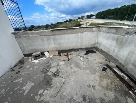 Çeşme Şifne'de Denize 200 M. Mesafede 3+1 Satılık Natamam Villa