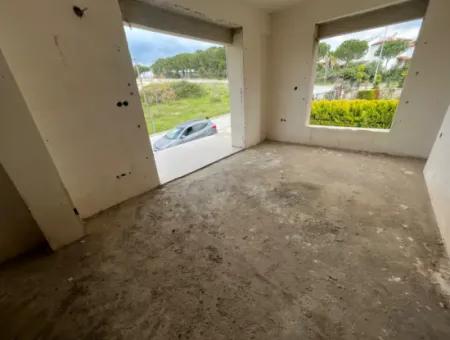 Çeşme Şifne'de Denize 200 M. Mesafede 3+1 Satılık Natamam Villa