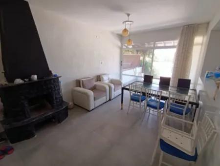 Çeşme Paşalimanı'nda Sezonluk Kiralık Ortak Havuzlu Villa