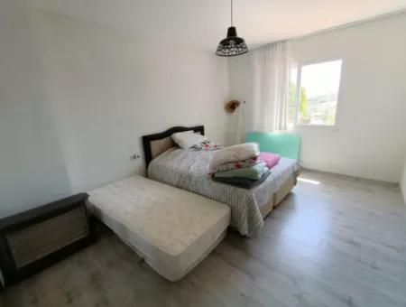 Çeşme Paşalimanı'nda Sezonluk Kiralık Ortak Havuzlu Villa