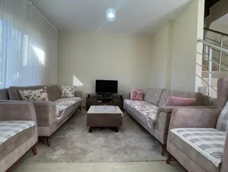 Çeşme Yalı Mah.de Bahçeli Site İçerisinde Satılık 3+1 Villa