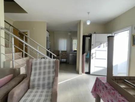 Çeşme Yalı Mah.de Bahçeli Site İçerisinde Satılık 3+1 Villa