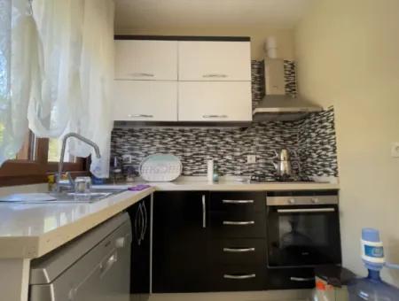 Çeşme Yalı Mah.de Bahçeli Site İçerisinde Satılık 3+1 Villa