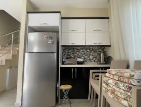 Çeşme Yalı Mah.de Bahçeli Site İçerisinde Satılık 3+1 Villa