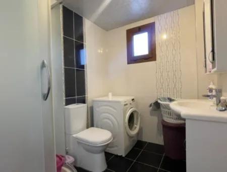Çeşme Yalı Mah.de Bahçeli Site İçerisinde Satılık 3+1 Villa