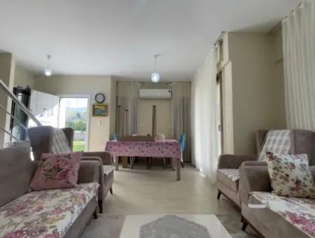 Çeşme Yalı Mah.de Bahçeli Site İçerisinde Satılık 3+1 Villa