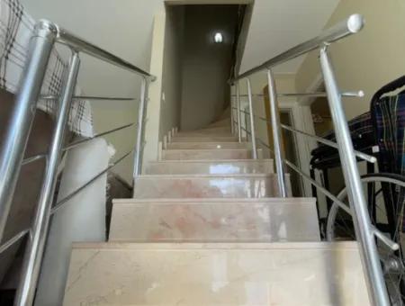 Çeşme Yalı Mah.de Bahçeli Site İçerisinde Satılık 3+1 Villa