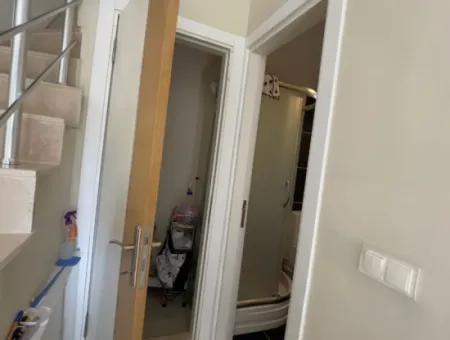 Çeşme Yalı Mah.de Bahçeli Site İçerisinde Satılık 3+1 Villa