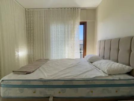 Çeşme Yalı Mah.de Bahçeli Site İçerisinde Satılık 3+1 Villa