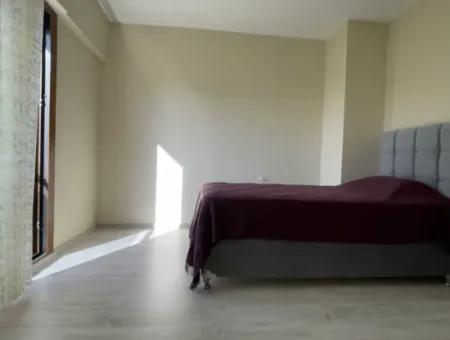 Çeşme Yalı Mah.de Bahçeli Site İçerisinde Satılık 3+1 Villa