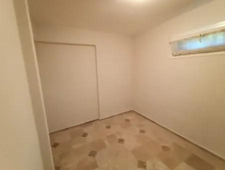 Çeşme Alaçatı Çamlık Yola Yakın Ortak Havuzlu Satılık 5+1 Villa