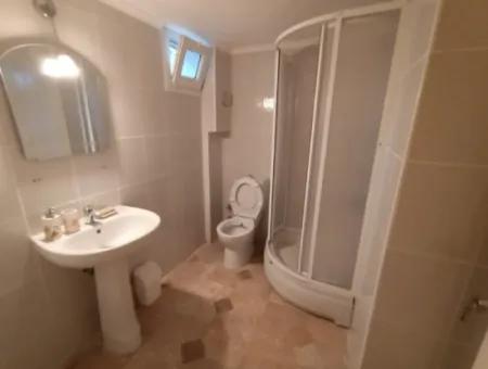 Çeşme Alaçatı Çamlık Yola Yakın Ortak Havuzlu Satılık 5+1 Villa