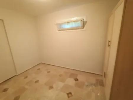 Çeşme Alaçatı Çamlık Yola Yakın Ortak Havuzlu Satılık 5+1 Villa