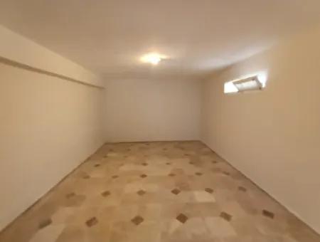 Çeşme Alaçatı Çamlık Yola Yakın Ortak Havuzlu Satılık 5+1 Villa