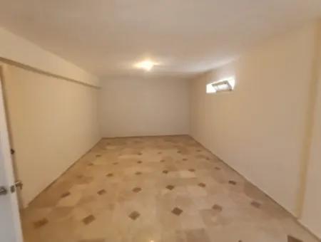 Çeşme Alaçatı Çamlık Yola Yakın Ortak Havuzlu Satılık 5+1 Villa