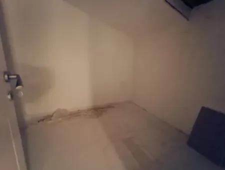 Çeşme Alaçatı Çamlık Yola Yakın Ortak Havuzlu Satılık 5+1 Villa