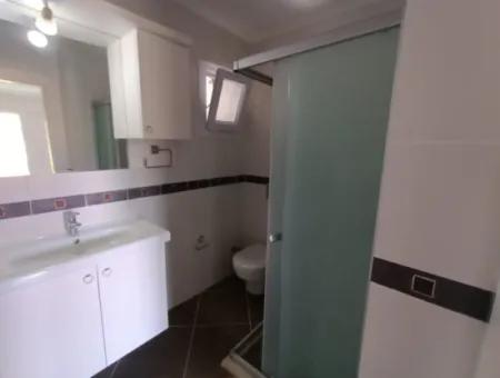 Çeşme Alaçatı Çamlık Yola Yakın Ortak Havuzlu Satılık 5+1 Villa