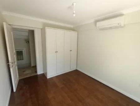 Çeşme Alaçatı Çamlık Yola Yakın Ortak Havuzlu Satılık 5+1 Villa
