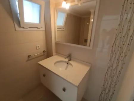 Çeşme Alaçatı Çamlık Yola Yakın Ortak Havuzlu Satılık 5+1 Villa