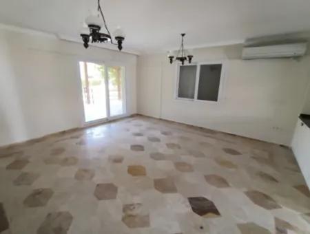 Çeşme Alaçatı Çamlık Yola Yakın Ortak Havuzlu Satılık 5+1 Villa