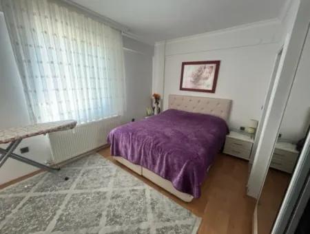 Çeşme Marinaya Yakın Geniş Bahçe Katı Sezonluk Kiralık 2+1 Daire