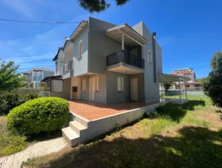 Çeşme Ilıca Altınyunusta Denize Çok Yakın Sezonluk Kiralık Villa