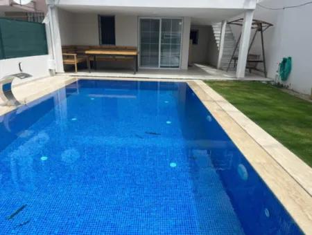 Çeşme Alaçatı'da Müstakil Havuzlu Sezonluk Kiralık 2+1 Daire
