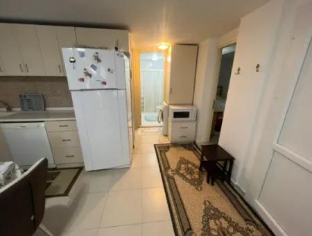 Çeşme Alaçatı'da Müstakil Havuzlu Sezonluk Kiralık 2+1 Daire