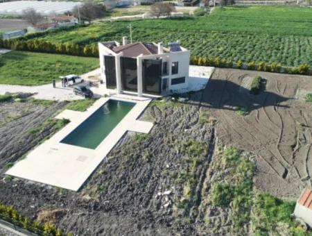 Çeşme'de Restaurant,Kafe,Kahvaltı Salonuna Uygun Kiralık Ev
