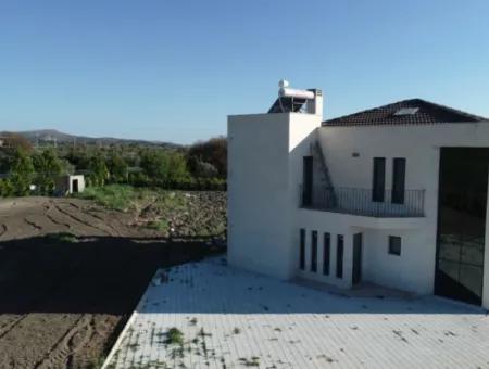 Çeşme'de Restaurant,Kafe,Kahvaltı Salonuna Uygun Kiralık Ev