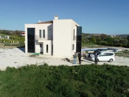 Çeşme'de Restaurant,Kafe,Kahvaltı Salonuna Uygun Kiralık Ev