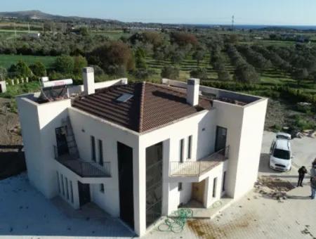 Çeşme'de Restaurant,Kafe,Kahvaltı Salonuna Uygun Kiralık Ev