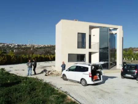Çeşme'de Restaurant,Kafe,Kahvaltı Salonuna Uygun Kiralık Ev