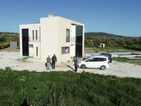 Çeşme'de Restaurant,Kafe,Kahvaltı Salonuna Uygun Kiralık Ev