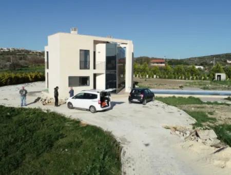 Çeşme'de Restaurant,Kafe,Kahvaltı Salonuna Uygun Kiralık Ev