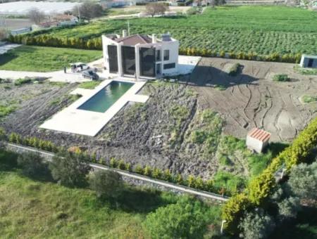 Çeşme'de Restaurant,Kafe,Kahvaltı Salonuna Uygun Kiralık Ev