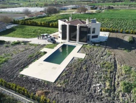 Çeşme'de Restaurant,Kafe,Kahvaltı Salonuna Uygun Kiralık Ev