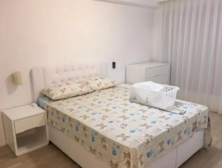 Çeşme Merkez'de Sezonluk Kiralık Denize 20M. 1+1 Daire