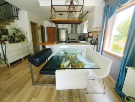 Çeşme'de Müstakil Havuzlu Aylık Kiralık Lüks Villa