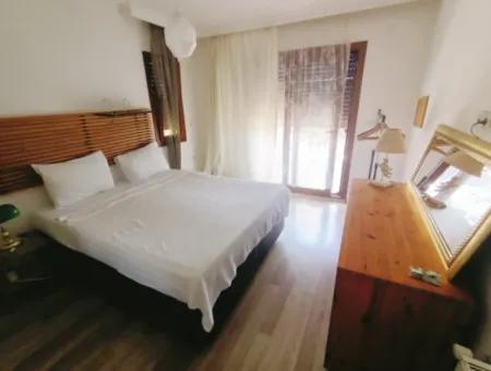 Çeşme'de Müstakil Havuzlu Aylık Kiralık Lüks Villa