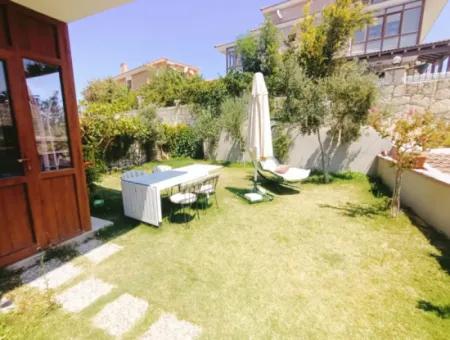 Çeşme'de Müstakil Havuzlu Aylık Kiralık Lüks Villa