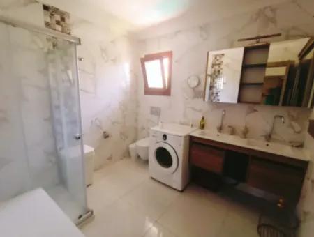 Çeşme'de Müstakil Havuzlu Aylık Kiralık Lüks Villa