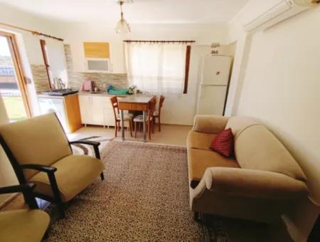 Çeşme Merkez'de Sezonluk Kiralık Geniş 2+1 Bahçe Katı Daire