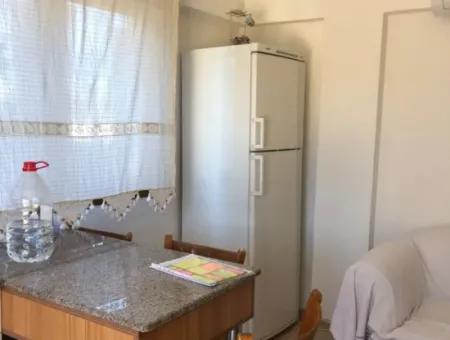 Çeşme Merkez'de Sezonluk Kiralık Geniş 2+1 Bahçe Katı Daire