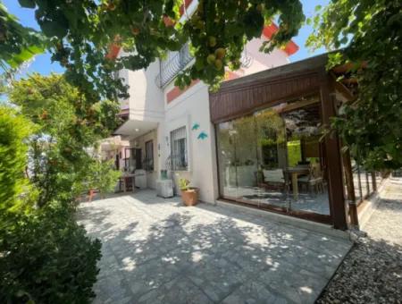 Çeşme Alaçatı Çamlık Markete Yakın 3+1 Satılık Dublex Villa